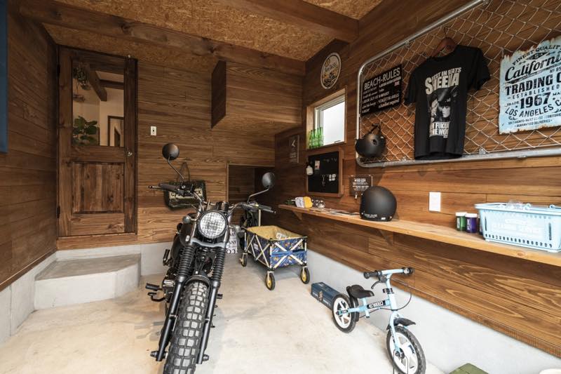 バイクガレージ