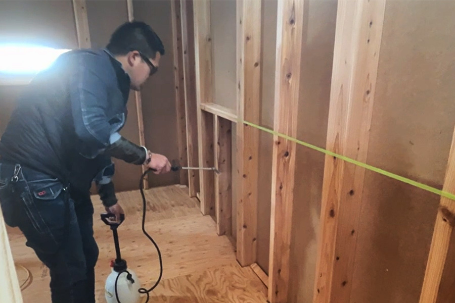 防蟻薬剤の散布