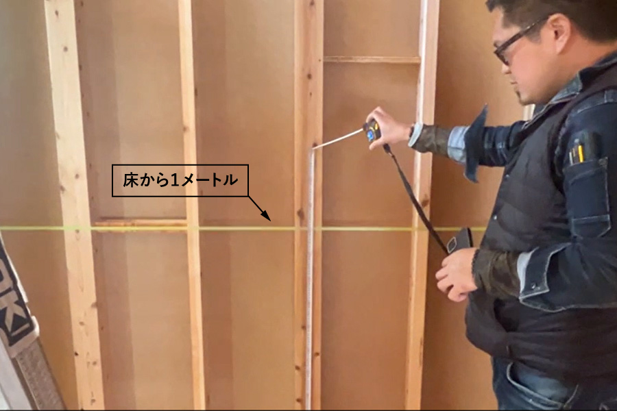 防蟻薬剤吹き付けのため床から1mを確認