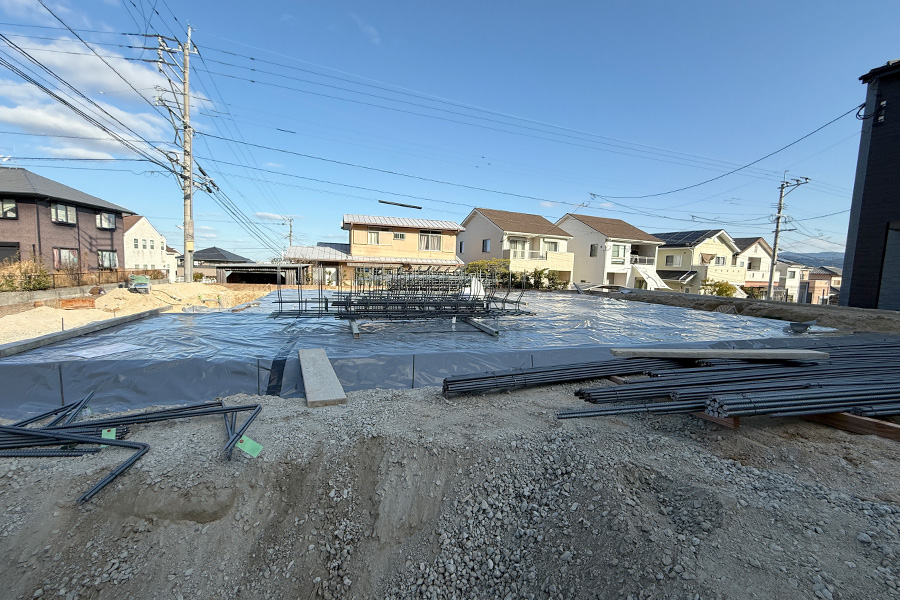 防蟻・防湿シートを一面に敷きこみ