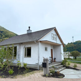 静かな田舎へ移り住み、光と木のぬくもりを愉しむ平屋【糸島市】
